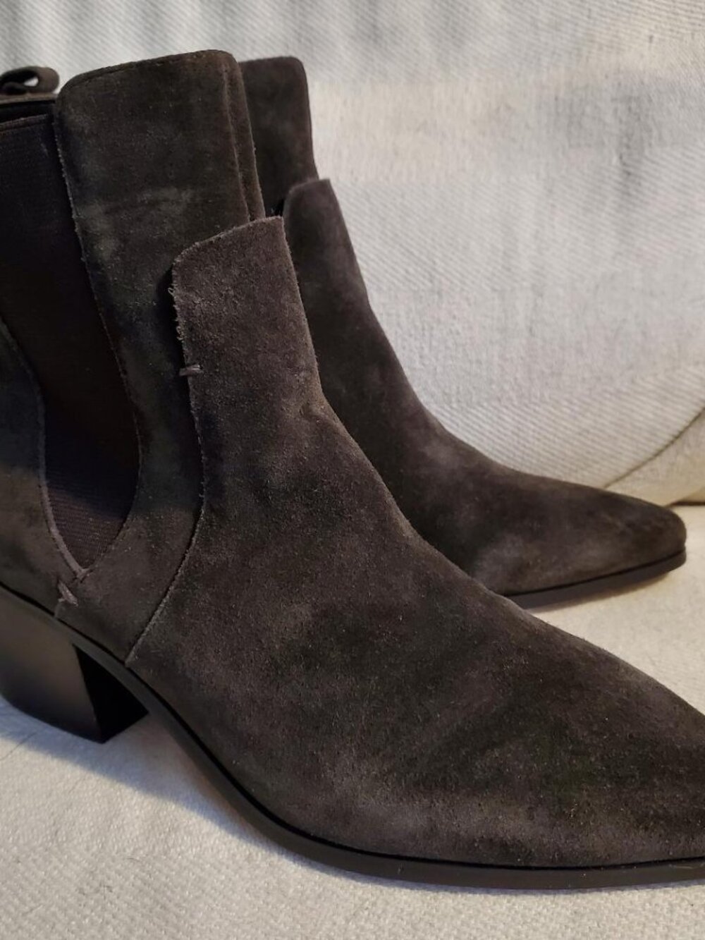 Womens Tahari Suede Booties Size 7